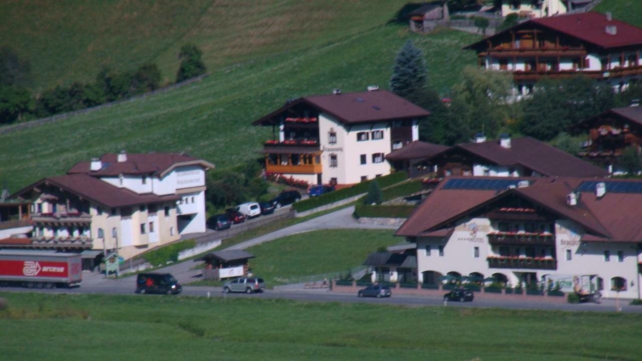 Haus Bergkranz Apartamento Neustift im Stubaital Exterior foto